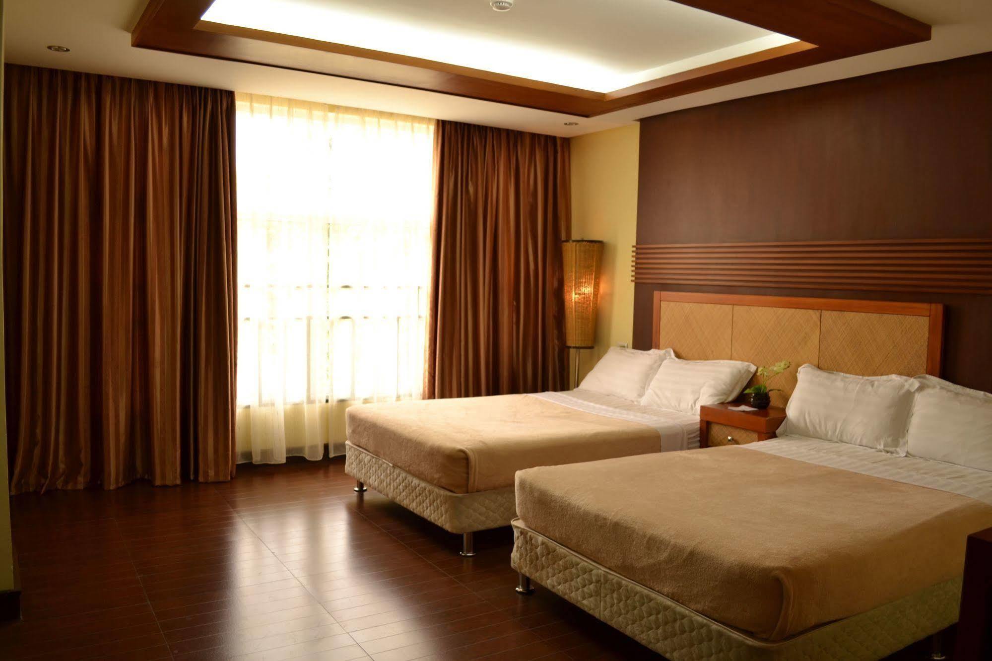 Subic Grand Harbour Hotel Subic Bay Olongapo Dış mekan fotoğraf